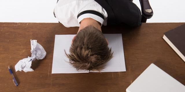 勉強すると眠くなる人は読むべき！勉強中の眠くならない方法！