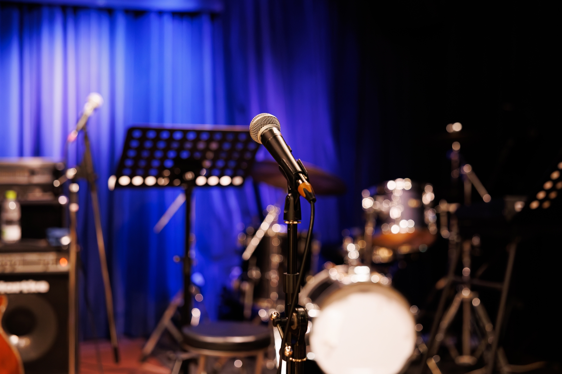 Why don’t you try listening to some English songs?